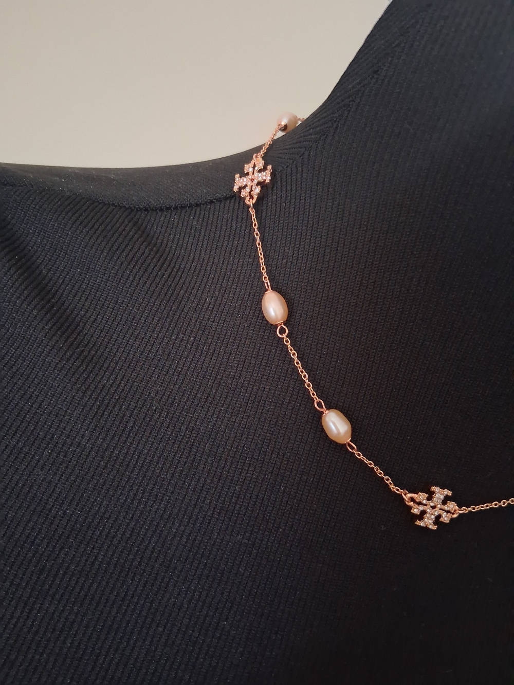 🌷Tory Burch Rose Gold Immitation Pearl And Crystal Pave Kira Logo Necklace NWT - Picture 9 of 15